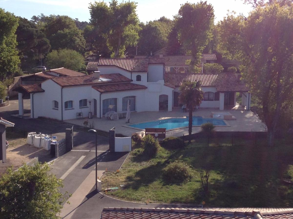 Domaine De L'Espiguette Bed & Breakfast Biganos Exterior foto